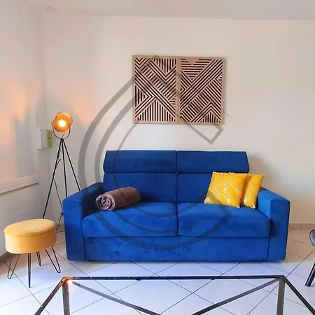 La Casa Leo
